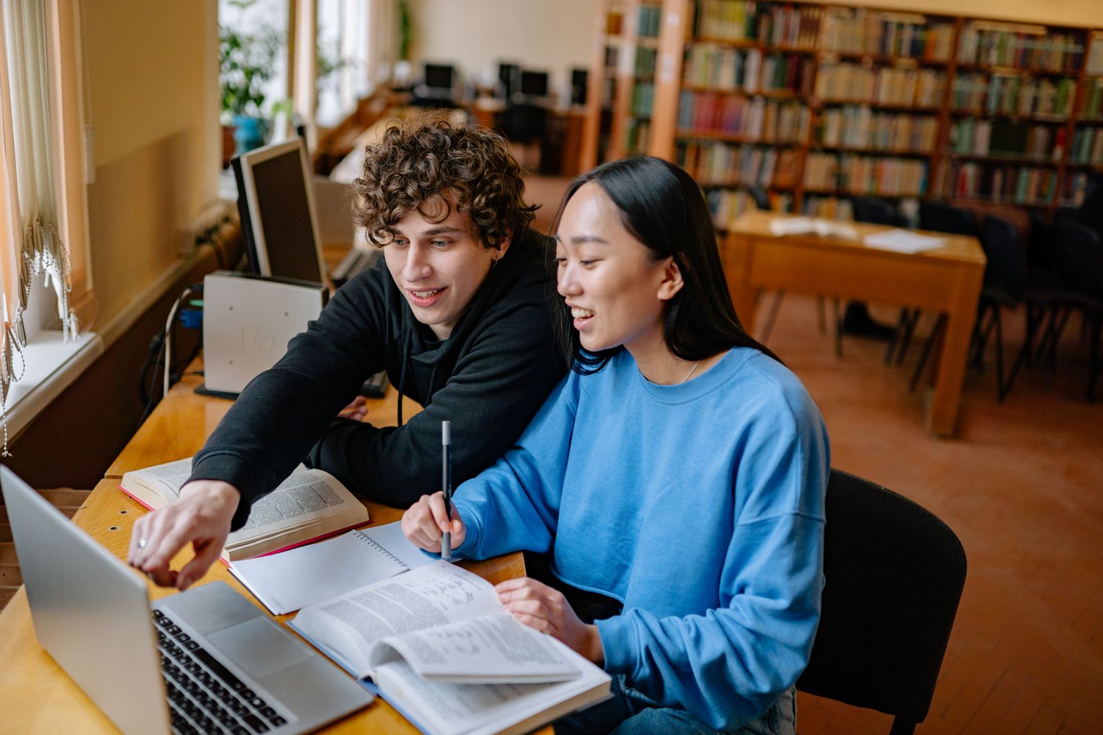 Distance Education vs Online Education: What Actually Differs